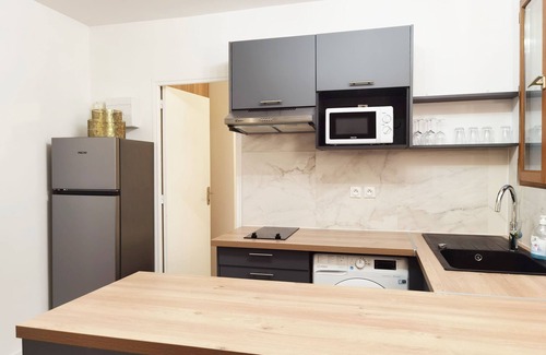 Bagneux Appartement | New deco Apt with private yard 150m to RER bagneux