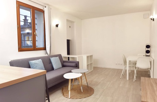 Bagneux Appartement | New deco Apt with private yard 150m to RER bagneux
