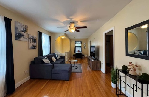 Salem Appartement | NEW Downtown Central Salem Retreat 2bd W/parking
