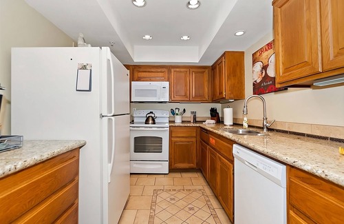 Uptown Design District Copropriété | New! Downtown Zen Oasis: Pools, Spa, 2 Patios, Pickleball