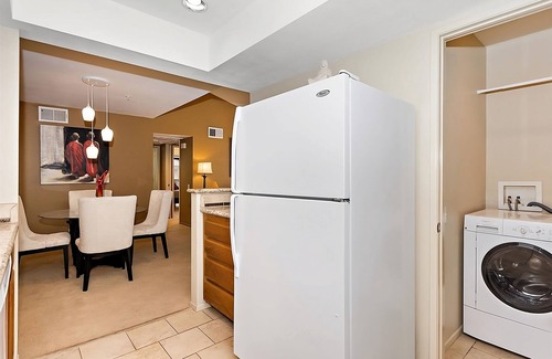 Uptown Design District Copropriété | New! Downtown Zen Oasis: Pools, Spa, 2 Patios, Pickleball
