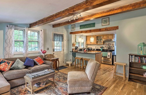 Rockport Maison | NEW! Dreamy Rockport Getaway < Half Mi to Coast!