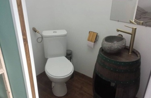 Salles-en-Toulon Appartement | New Dublin-themed studio, 30 minutes from Poitiers and the Le Vigeant racetrack!