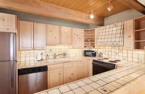 Aspen Copropriété | New!Enjoy amazing views of Aspen Ski areas from this quiet 3/3 two level condo.