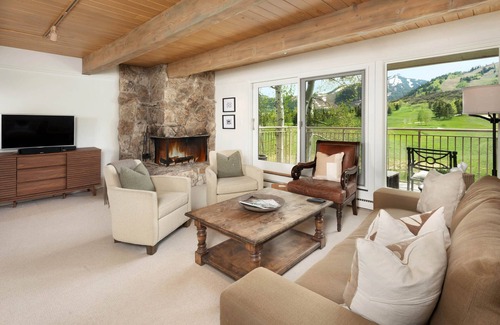 Aspen Copropriété | New!Enjoy amazing views of Aspen Ski areas from this quiet 3/3 two level condo.