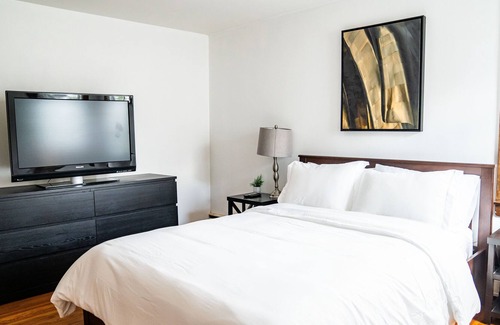 Nashua Maison | -NEW Entire Home - Sleeps 11 - 45 Mins to Boston-