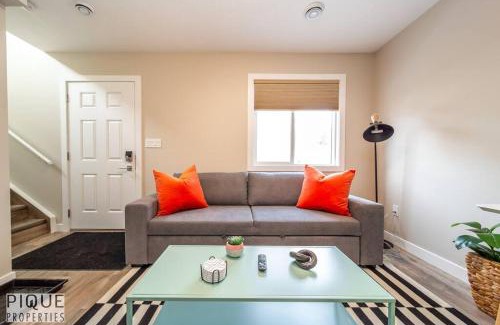 Old Strathcona Appartement | NEW, Euro-Style Suite, Whyte Avenue, AC, Netflix, Sleeps 6!