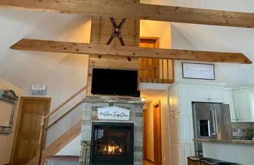 Barnstead Maison | NEW! Fam-friendly 4BR Waterfront Barnstead Beauty