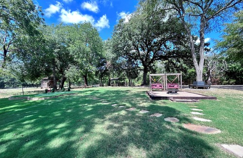 Jacksonville Maison | NEW!!! Fire pit AND golf!! LUXURY COUNTRY RETREAT in heart of MAJESTIC ETX!!!