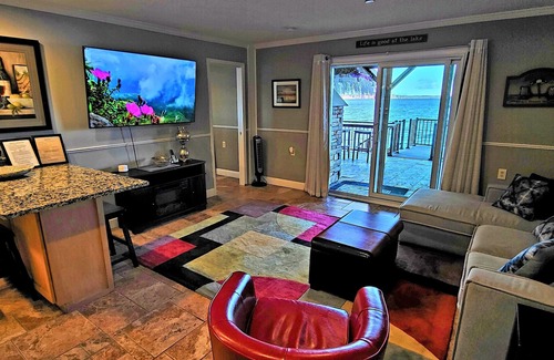 Malta Copropriété | New - First floor lakefront condo, dock access, walk to marina & restaurants!