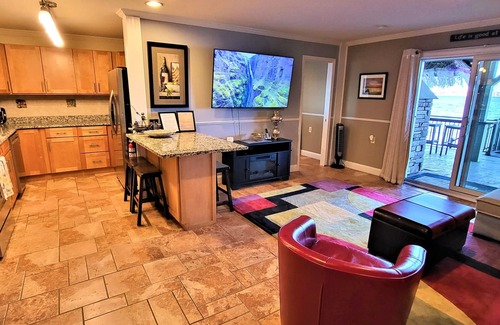 Malta Copropriété | New - First floor lakefront condo, dock access, walk to marina & restaurants!