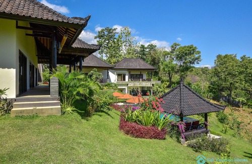 Tukad Mungga Villa | Nouveau à louer: Villa de luxe 5 * avec piscine ~ Privé, Nature, Lovina Beach ~