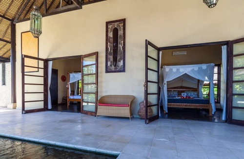 Dencarik Villa | Nouveau à louer: magnifique villa avec piscine en bord de mer avec personnel, Lovina