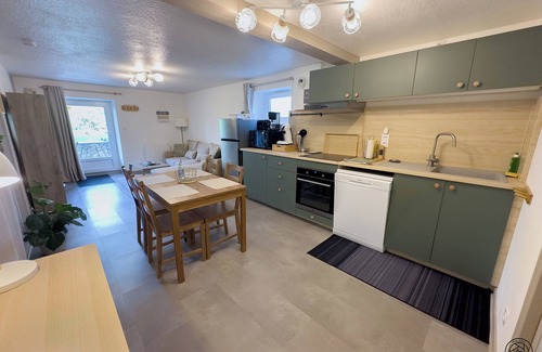 Paroisse Notre-Dame Appartement | New furnished 4* apartment with terrace and private parking.