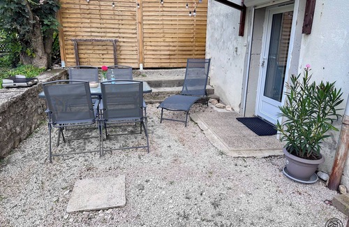 Paroisse Notre-Dame Appartement | New furnished 4* apartment with terrace and private parking.