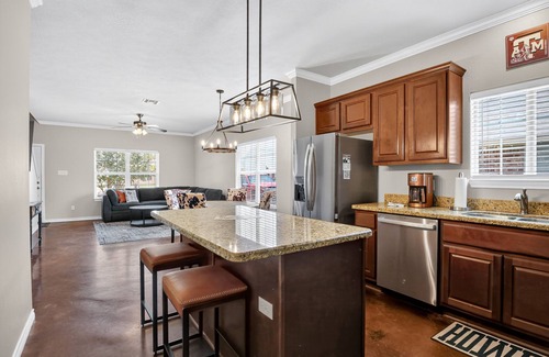 College Station Maison | NEW! Game Day Getaway Near Texas A&M