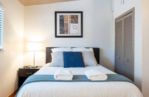 Tennyson - Alquire Maison | New Gateway to SFO - King Bed - BART 10 min walk