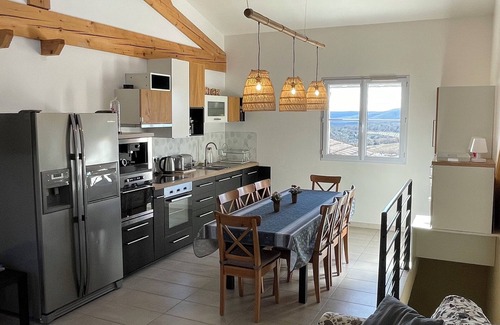 Orgnac-l'Aven Cottage | Gite neuf Sud Ardèche dans ferme vigneronne en pierre, piscine et spa.
