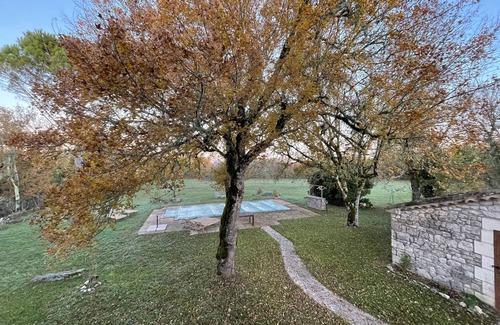 Sainte-Alauzie Appartement | Nouveau Gîte avec piscine dans un parc au sud du Lot