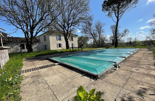 Sainte-Alauzie Appartement | Nouveau Gîte avec piscine au sud du Lot, dans un parc de 5 ha