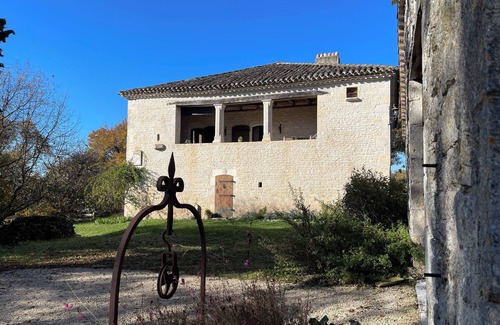 Sainte-Alauzie Appartement | Nouveau Gîte avec piscine au sud du Lot, dans un parc de 5 ha