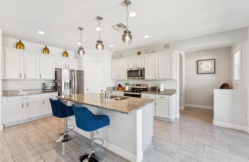 Glendale Maison | New Glendale Listing - Modern - Pool - Near Stadium & Westgate Entertainment