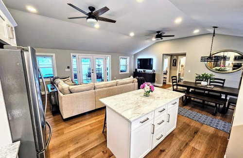 Waterloo Maison | NEW! - Great Lake Escape on Lake Greenwood