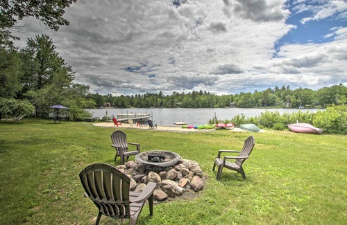 Barnstead Maison | Maison Locke Lake avec plage privée, quai et radeaux!