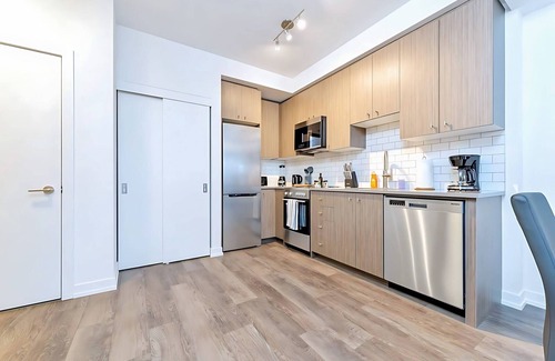 Kitchener Appartement | New High Rise Building with Gorgeous Views