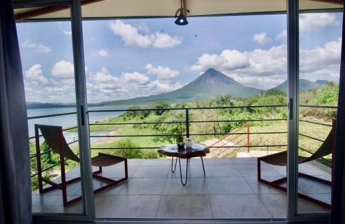 El Fosforo Maison | New, Hilltop Bungalow 1 W- Spectacular Volcano View