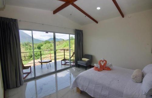 El Fosforo Maison | New, Hilltop Bungalow 1 W- Spectacular Volcano View