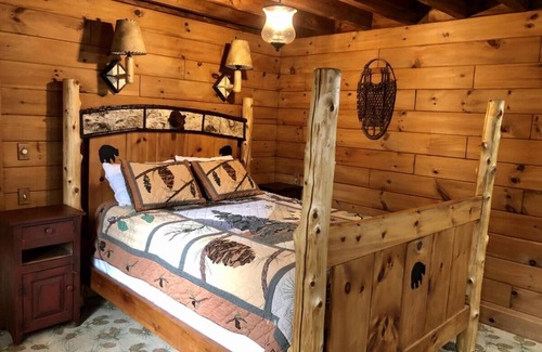 Inlet Cabine | Nouveau! Maison d'artisan historique sur les rives du 4ème lac disponible pour la 1ère fois!