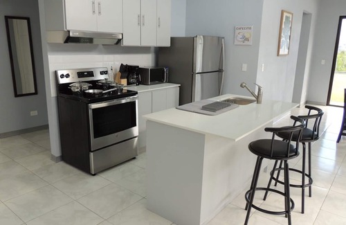 San Isidro de El General Maison | New Home with A/C | Wi-Fi | W&D | Smart TV | Full Kitchen | Pool | Free Parking