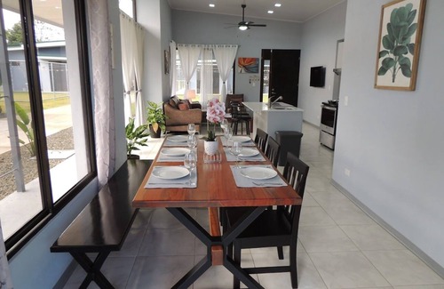San Isidro de El General Maison | New Home with A/C | Wi-Fi | W&D | Smart TV | Full Kitchen | Pool | Free Parking