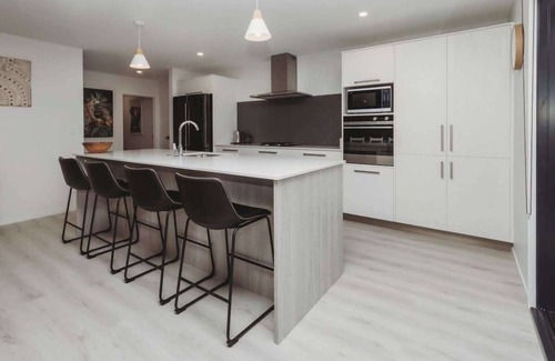 Bell Block Maison | New Holiday Home with Mt Taranaki Views