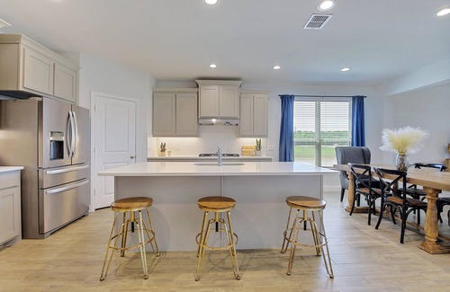 Argyle Maison | New home, Argyle TX, 4 Bd rooms, 5 bds, 3 Bathrooms, Office, Gameroom, Sleeps 11