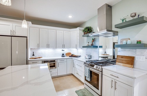 Pine Island Maison | New Home in Pine Island w/Yard!
