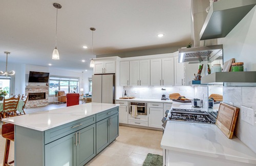 Pine Island Maison | New Home in Pine Island w/Yard!