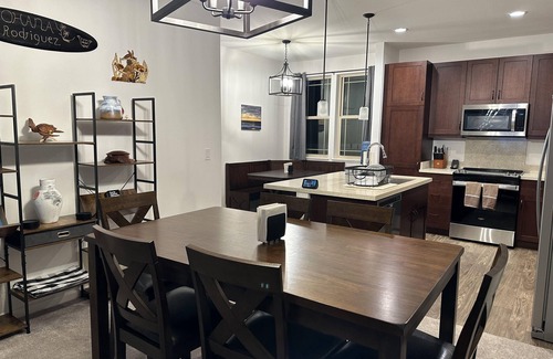 Makaha Valley Maison | NEW HOME in Private Community with Ocean/Mountain Views. 5 Min. Drive to Beach