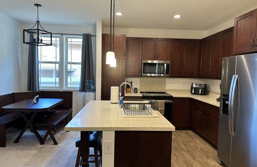 Makaha Valley Maison | NEW HOME in Private Community with Ocean/Mountain Views. 5 Min. Drive to Beach