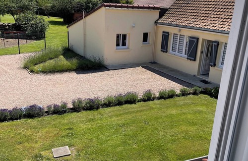 Rue Maison | Logement neuf dans hameau calme proche des plages.