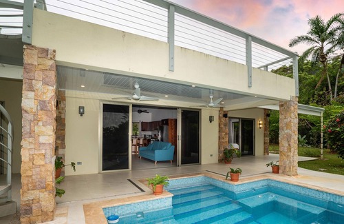 Ciudad Cortes Maison | Nouvelle maison nichée entre plage et montagnes avec vue à 360 ° et piscine à débordement