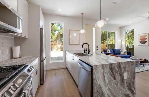 Blackshear-Prospect Hill Maison | New Home on the East Side: Close to Downtown!
