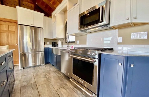 Estate Emmaus Maison | New home, Privately nestled w/ your own pool and spectacular views! Backup Power