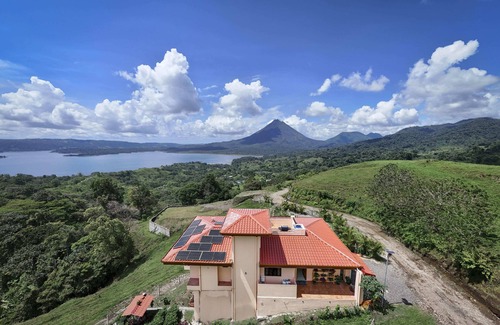 El Castillo Maison | *New Home* Super Volcano & Lake View - El Cielo - Tropical Mountain Retreat!