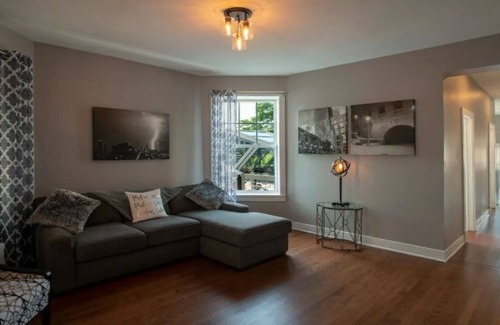 Wrigleyville Maison | New home w/view & party deck - 2nd Floor