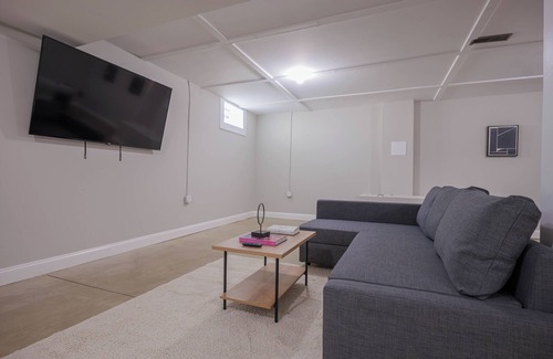 Hough Maison | New Home, Walk to Clinic, Private Patio & Hot Tub!