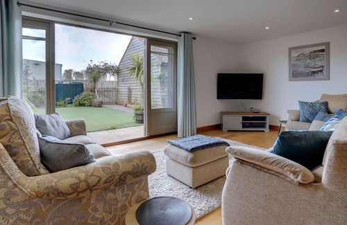 Martham Cabine | !! NEW !! Honeysuckle Barn - sleeps 8 | Winterton Cottages