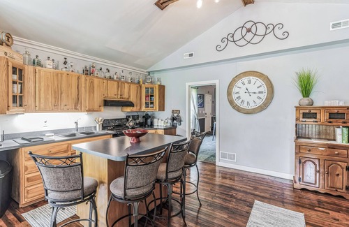 New Hope Maison | New Hope Bourbon Stop- historic home, peaceful spot in heart of Bourbon country