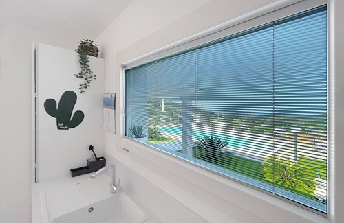 Tiriddo Maison | Nouvelle maison, piscine privée, vue mer. (2 chambres, 1 lit d'appoint)